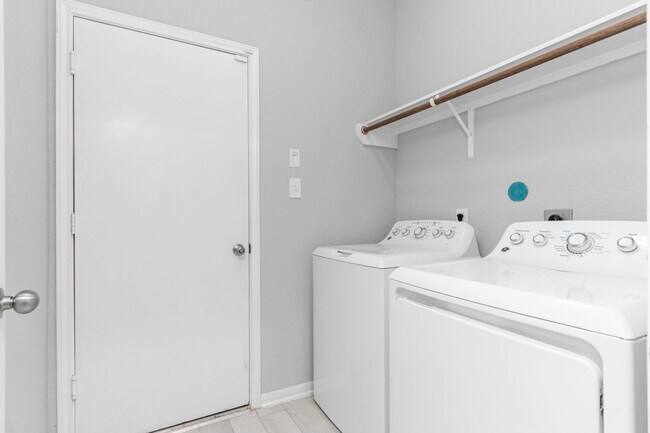 Building Photo - 5406 Rustic Ruby Dr