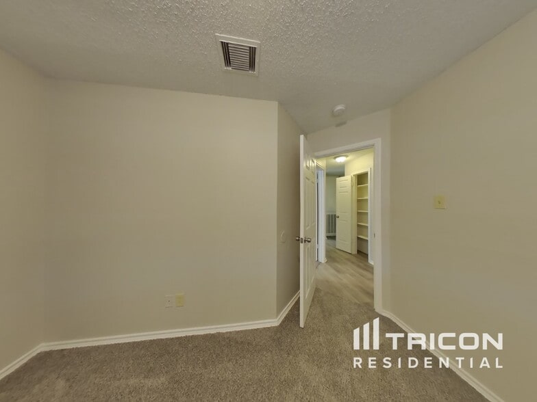 Building Photo - 8230 Longhorn Ridge Dr