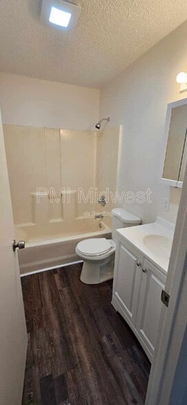 Building Photo - 570 US-52