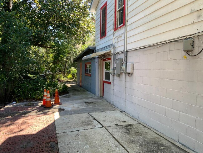 Building Photo - 1509 Twigg St