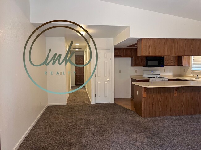 Building Photo - Chardonnay Duplex