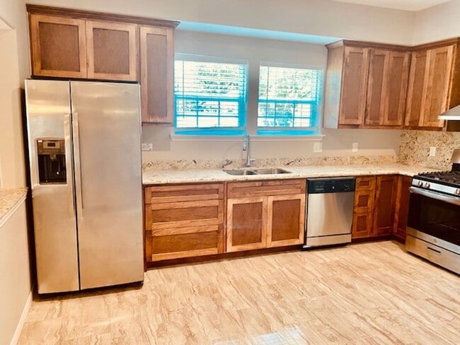 Building Photo - REMODELED 3 BEDROOM 2.5 BATH HOME CLOSE TO DOWNTOWN HOUSTON