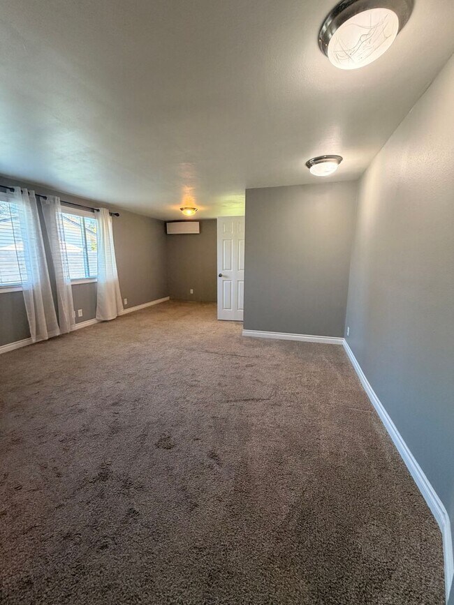 Building Photo - 4-Bedroom 4-Bathroom home with attached Studio apartment