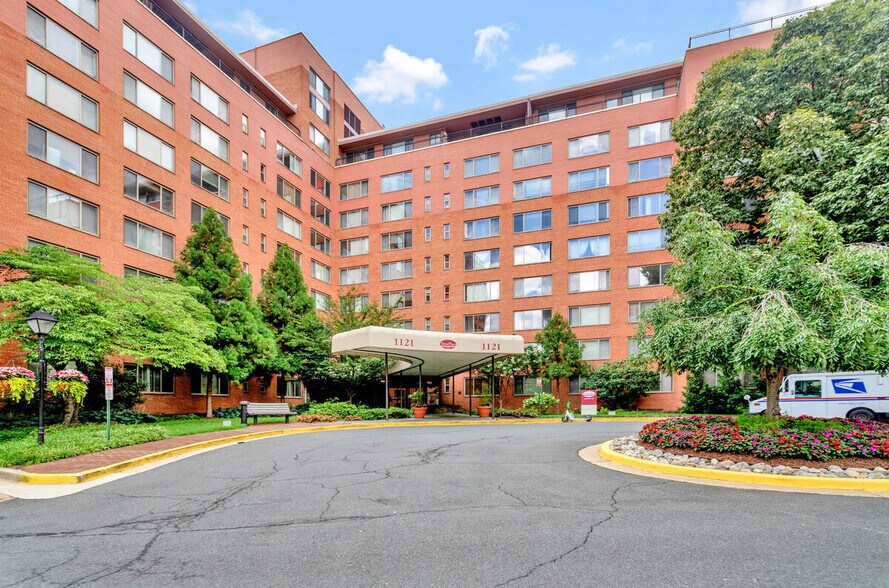 Building Photo - 1121 Arlington Blvd