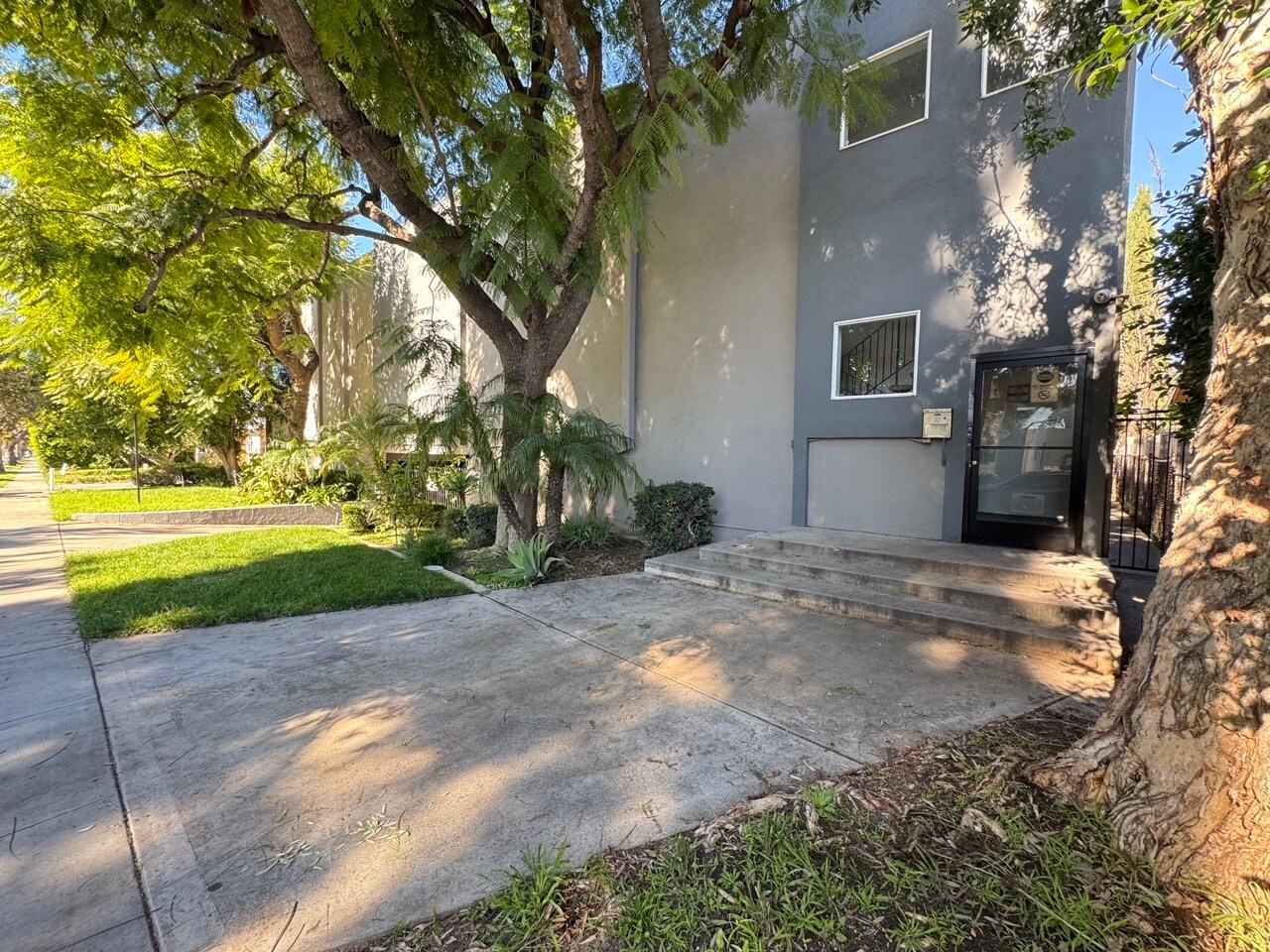 Building Photo - 447 W Elk Ave