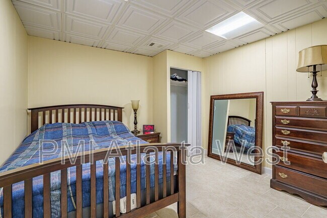 Building Photo - 2215 Spalding Dr