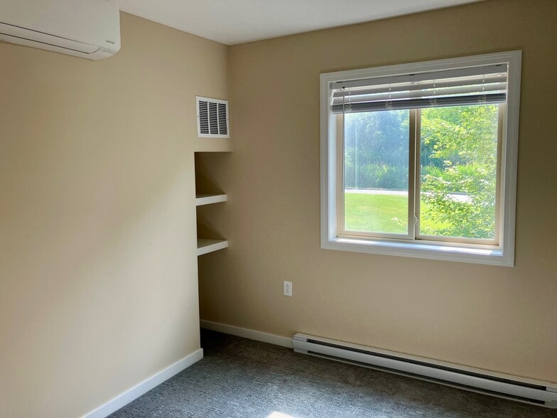 Bedroom 3 - H5 Stonehedge Dr