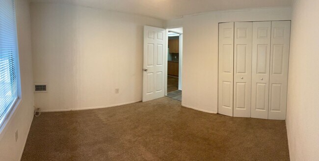 Building Photo - Spacious 1/1 in a great Tamarac location! ...