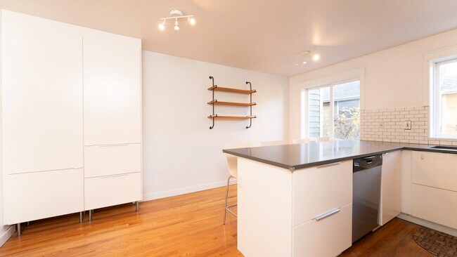 Building Photo - 3606 22nd Ave W