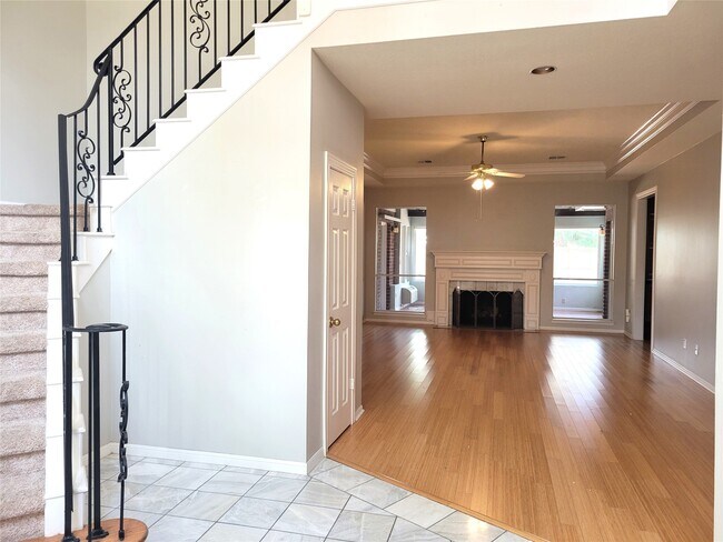 Building Photo - 2214 Old S Dr