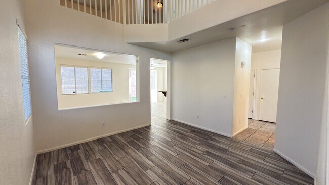 Building Photo - 10631 Streamside Ave