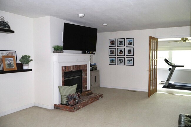 Building Photo - 33 Stillmeadow Cir