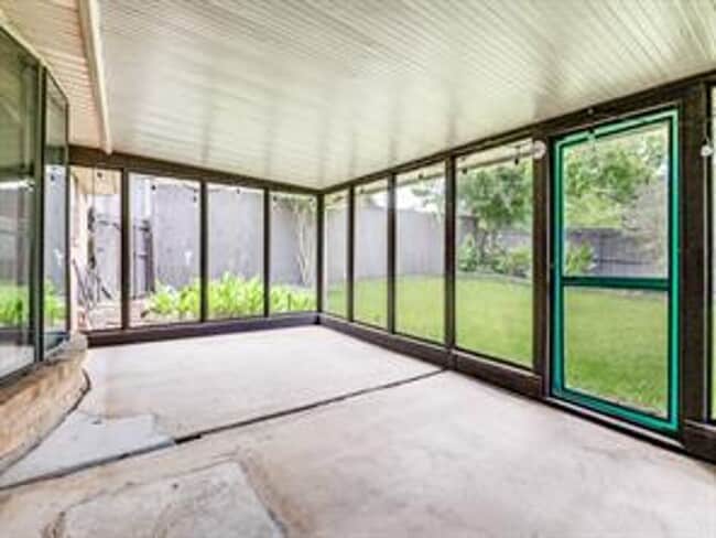 Building Photo - 1620 Post Oak Dr