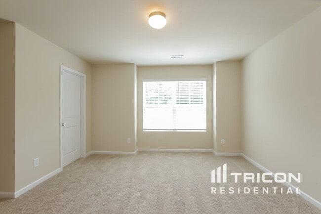 Building Photo - 2812 St George Ln