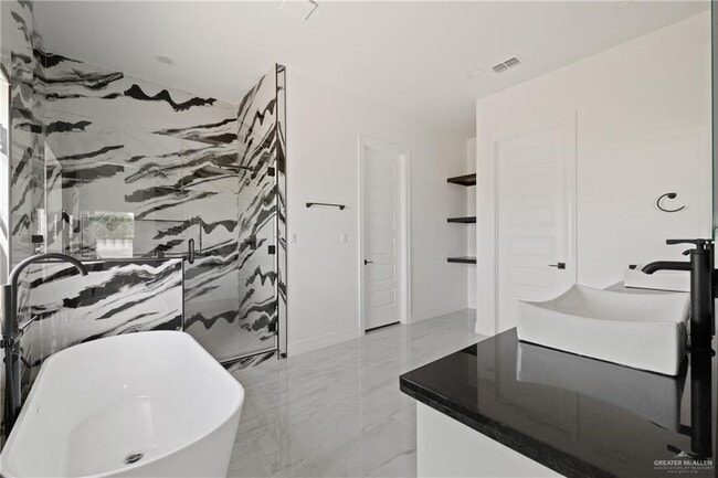 Building Photo - 32 Zimmerius Ave