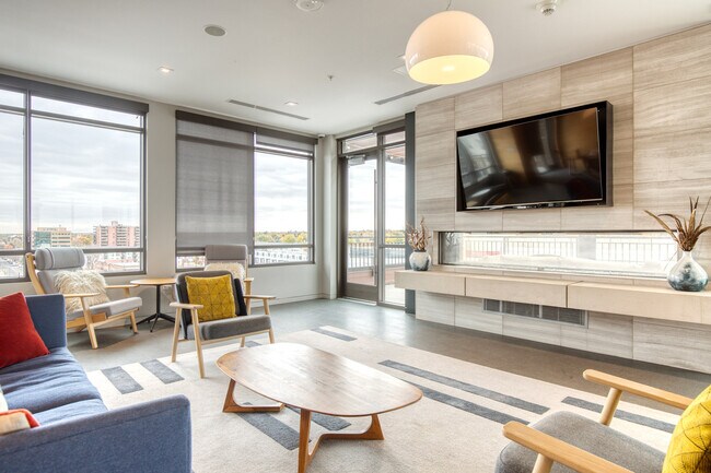 Building Photo - 985 Albion St