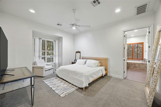Building Photo - 18500 Lakehead Cir