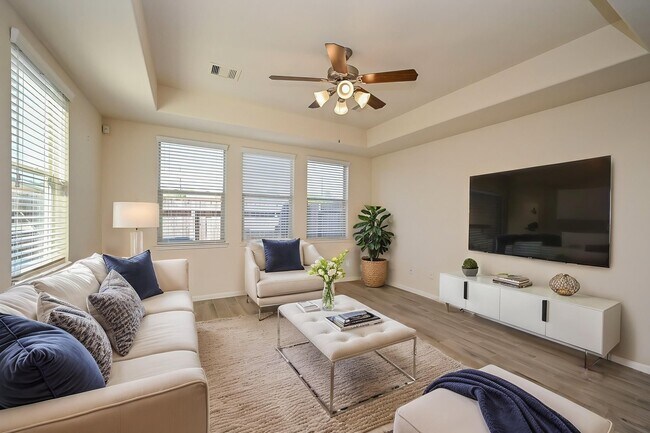 Building Photo - 8231 Hawthorn Vly Ln