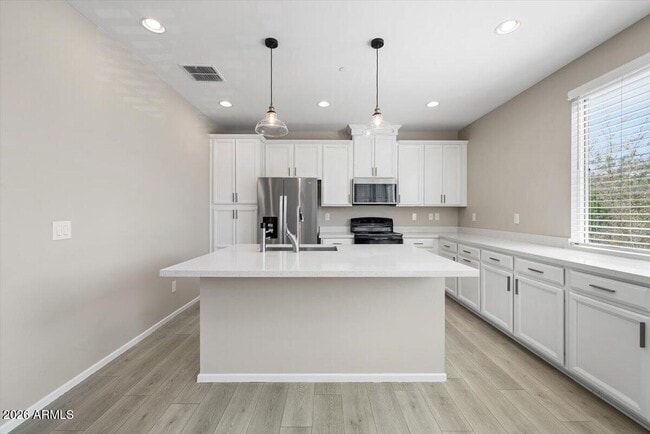 Building Photo - 1250 Abbey Ln
