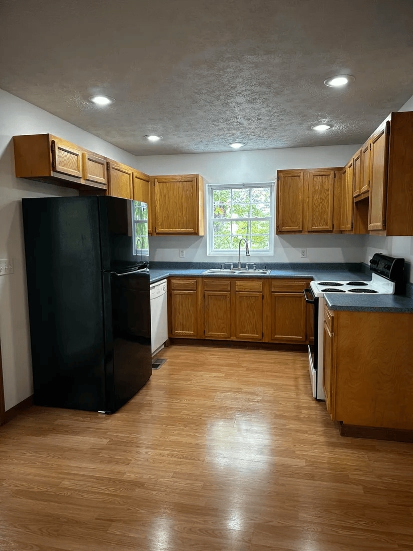 Kitchen - 340 Hyatt Ln