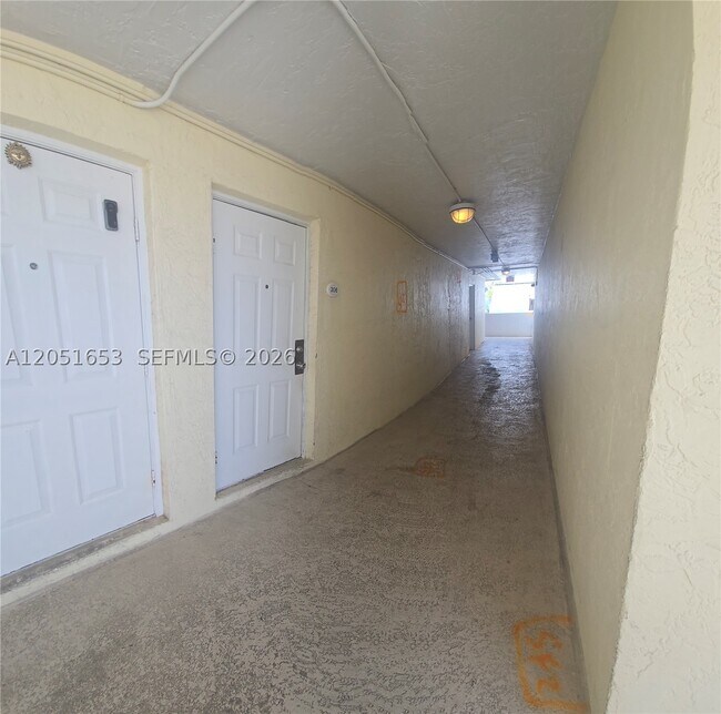 Building Photo - 8950 SW 69th Ct