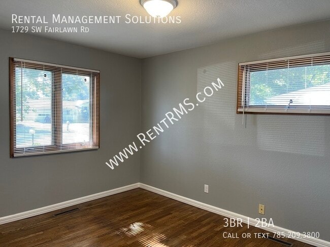 Building Photo - 1729 SW Fairlawn Rd