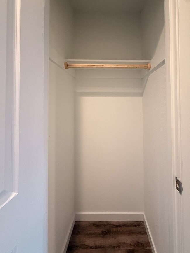 Building Photo - 505-507 NW Hillcrest Dr