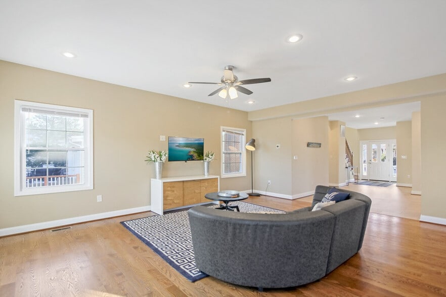 Building Photo - 624 U.S. 29-SI ID1395358P