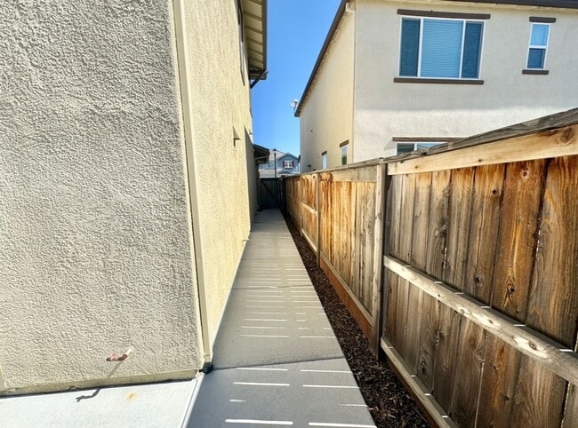 Building Photo - Beautiful home in Springlake!!