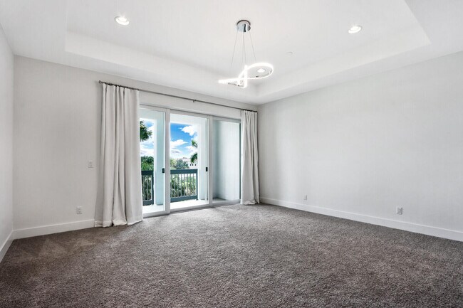 Building Photo - 12556 Gross Pointe Dr