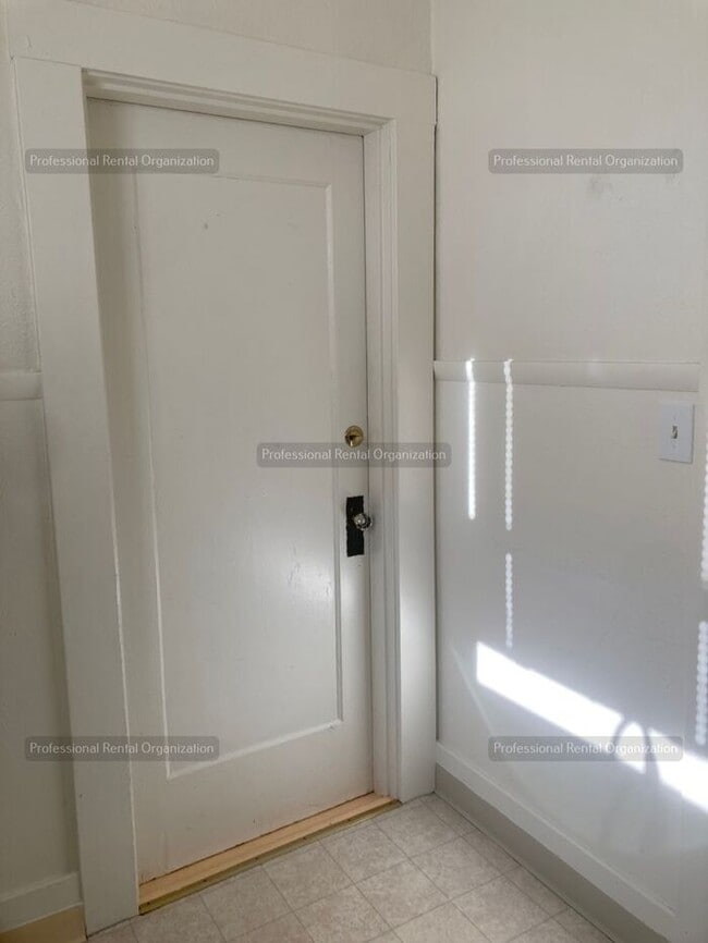 Building Photo - One bedroom Gem in Heart of Quaint, Historic West Petaluma