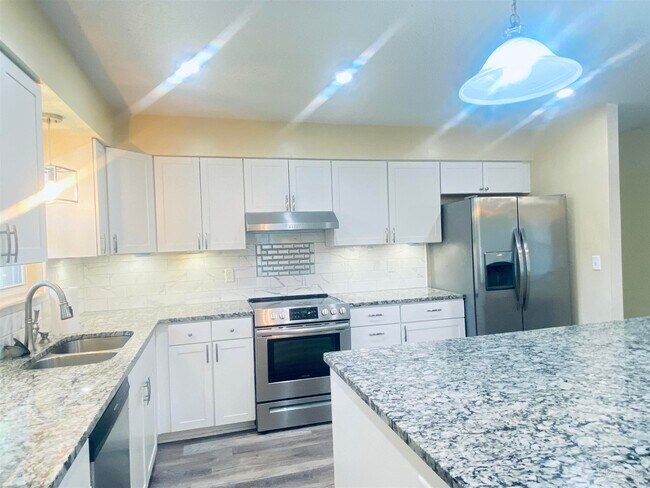Building Photo - 2315 Reva Cir