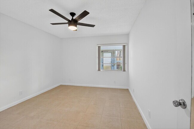Building Photo - 341 Capri H