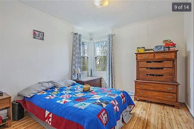 Building Photo - 2 Bed 1 Bath rare to rent!