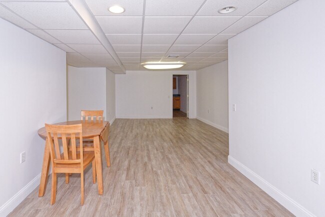 Building Photo - 21 Surrey Dr