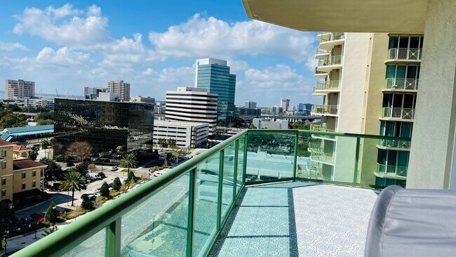 Building Photo - 1431 Riverplace Blvd