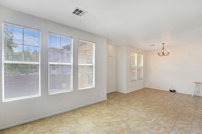 Building Photo - Beautiful 4-Bedroom Home in Gated Summerli...