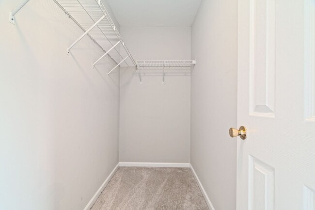 Building Photo - Stylish Comfort in a Prime Location!