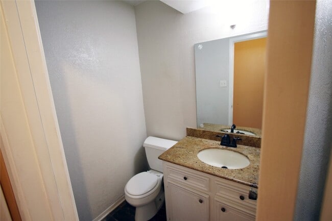 Building Photo - 4105 Vista Rd