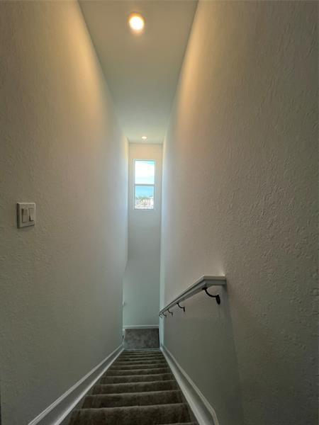 Building Photo - 655 SE Lk Fls St