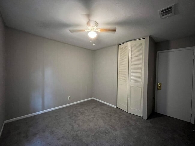 Building Photo - HAP/Section 8 Qualified!