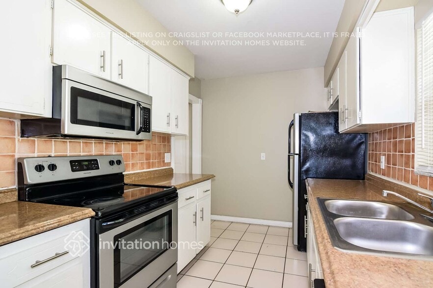 Building Photo - 3221 W Grove St