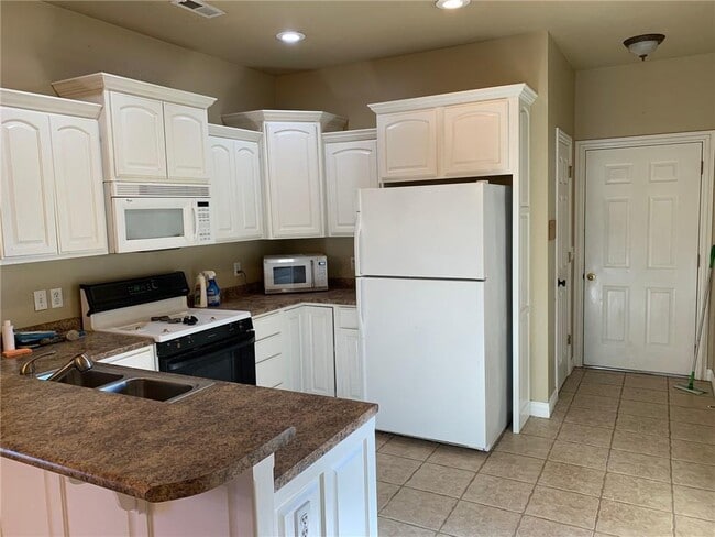 Building Photo - 6453 Tall Oaks Loop S