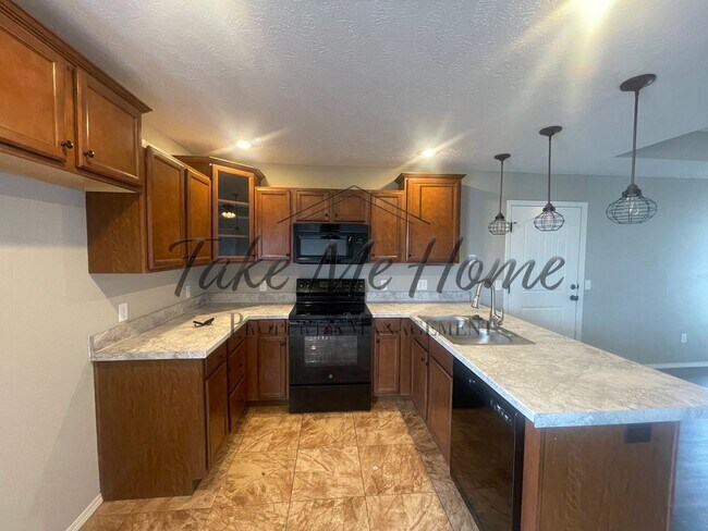 Building Photo - Updated Home in Ozark!