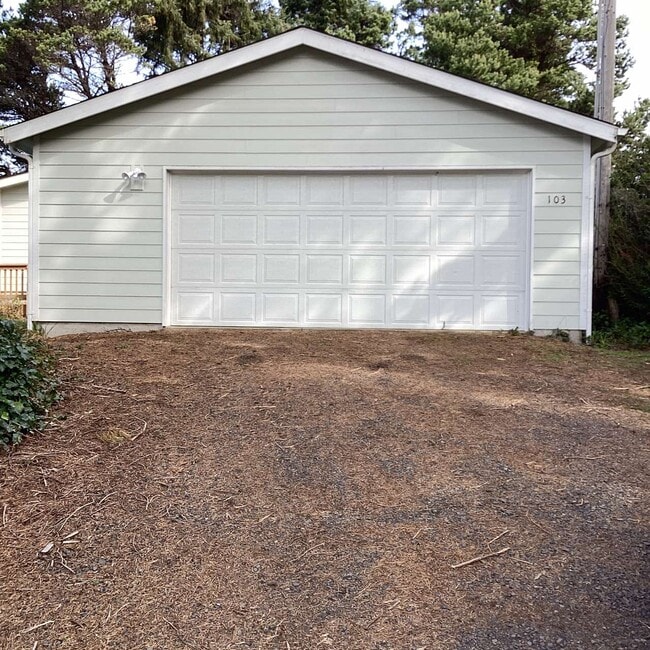 Building Photo - 103 SE 145th Dr