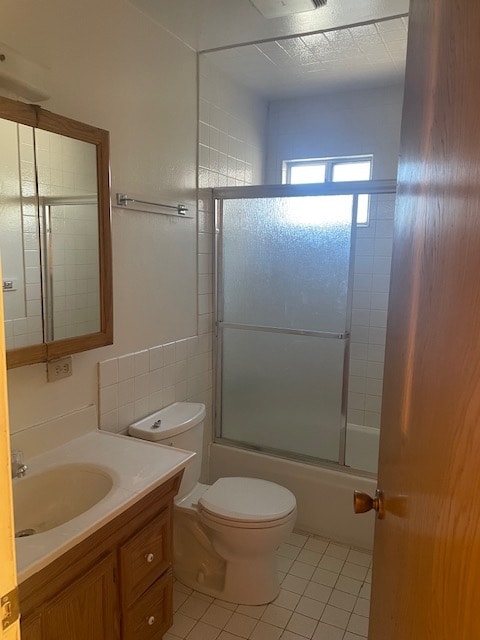 main shared bathroom located off hallway - 1208 Cypress Ln