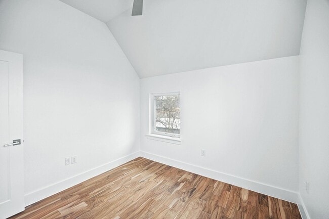 Building Photo - 1218 Eleanor St