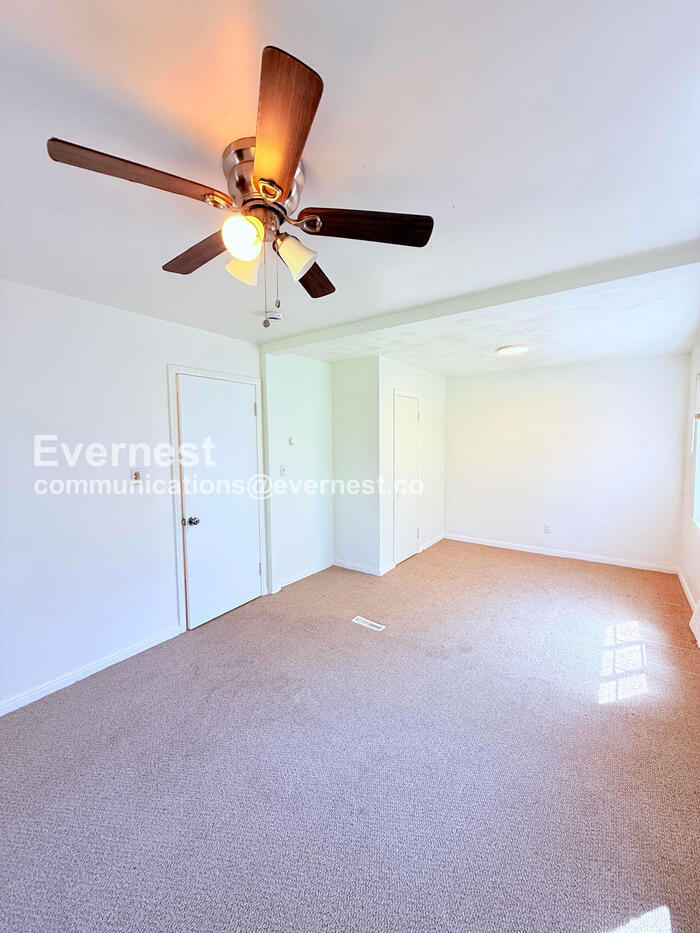Building Photo - 20527 Rosemont Ave