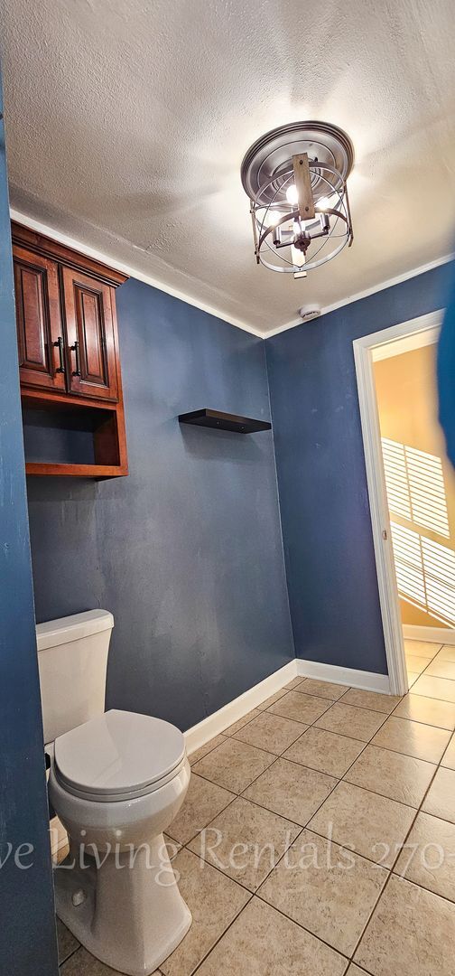 Building Photo - Cozy home with a stunning view!