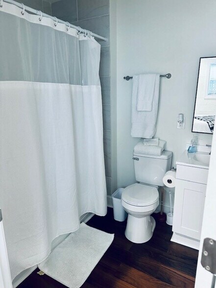 Building Photo - 107 David St